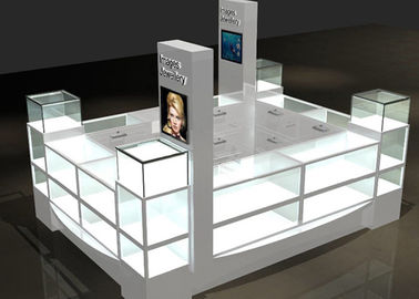 ساعت های سفارشی کیوسک فروشگاه های بزرگ شیشه کریستال چوب را با چراغ های LED ترکیب می کنند
